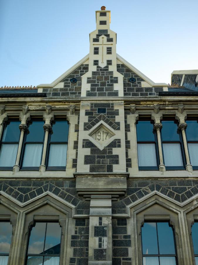 The Observatory Hotel Christchurch Kültér fotó The 1917 date stone