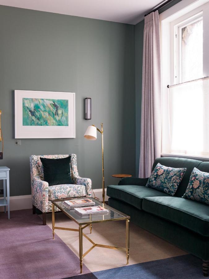 The Observatory Hotel Christchurch Kültér fotó A living room with a green sofa