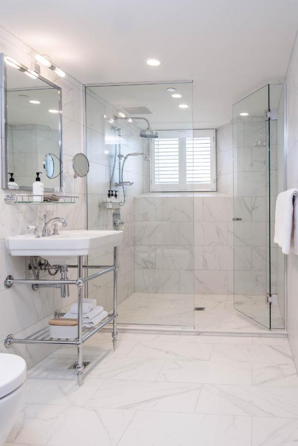 The Observatory Hotel Christchurch Kültér fotó A shower with a sliding door