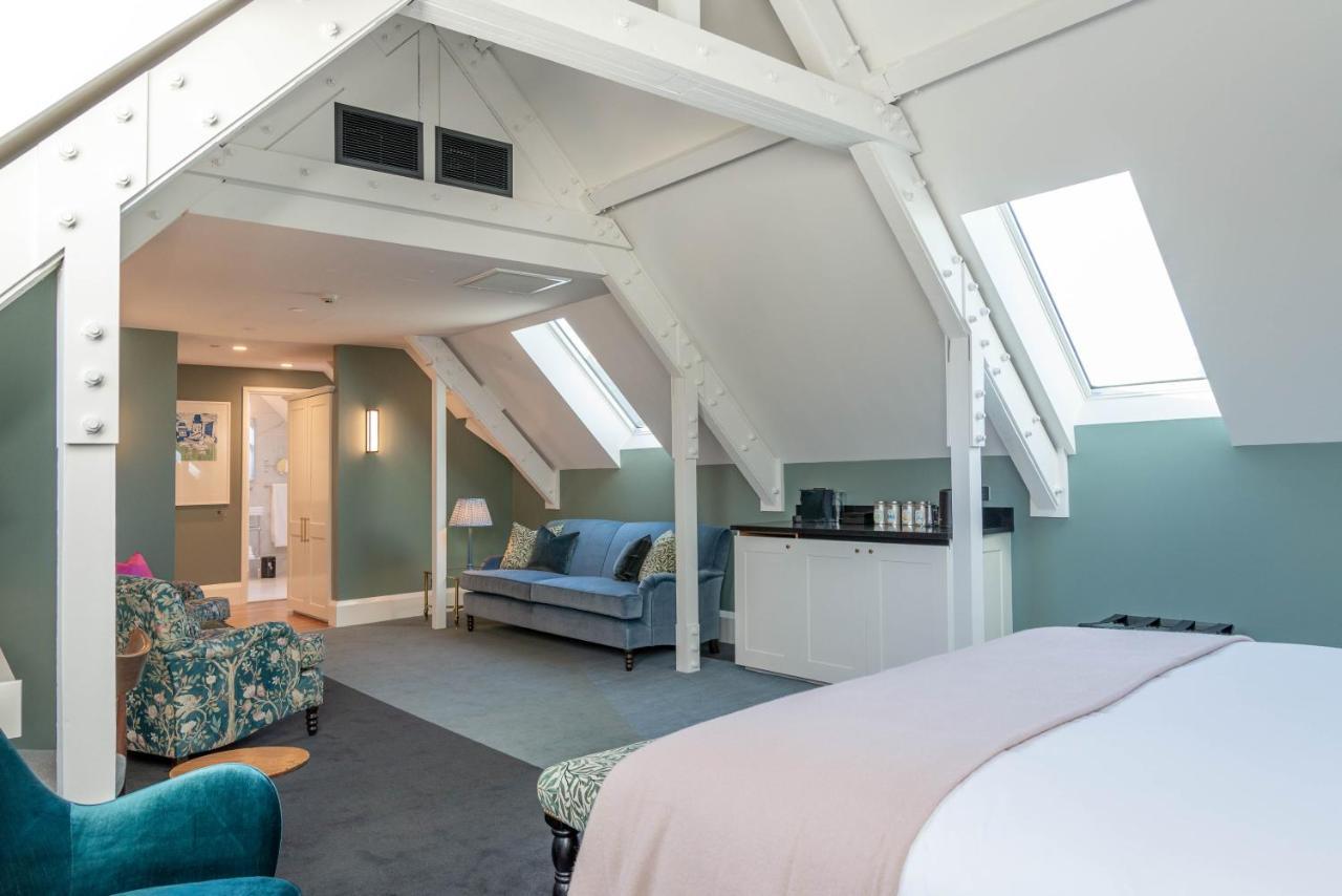 The Observatory Hotel Christchurch Kültér fotó The interior of a suite at the hotel