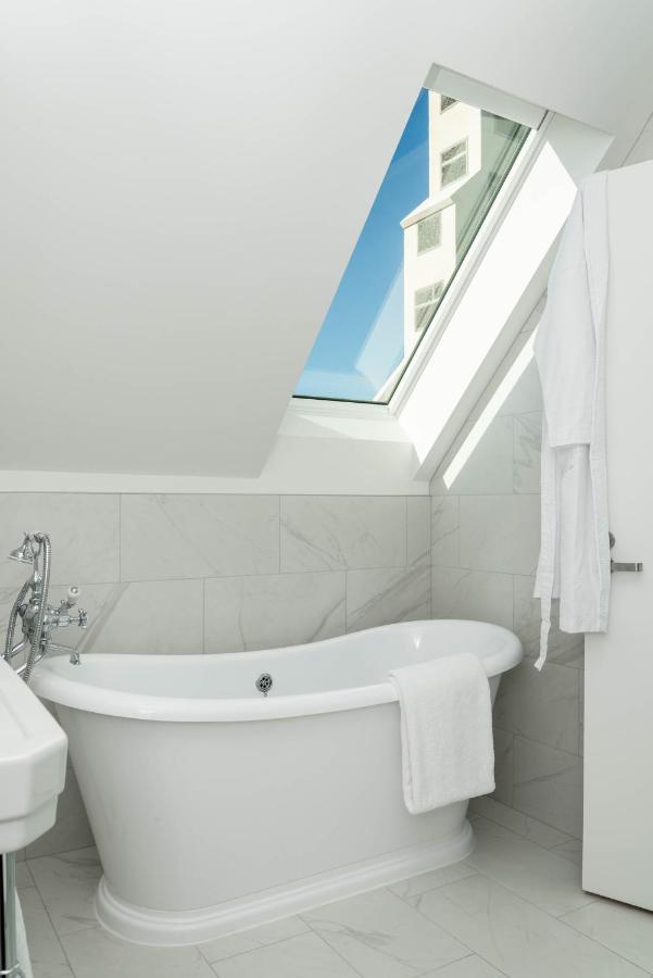 The Observatory Hotel Christchurch Kültér fotó A fixed skylight in a bathroom